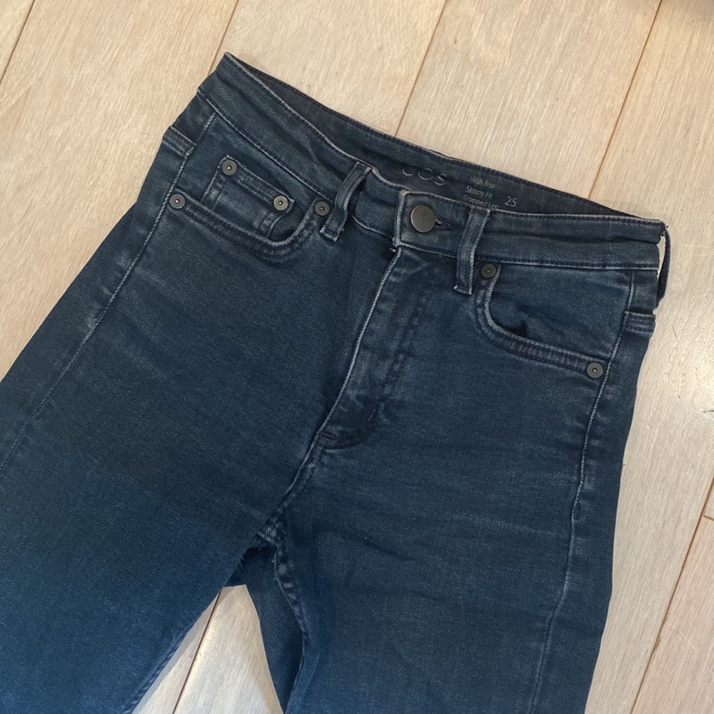 COS high-rise, cropped leg dark blue jeans